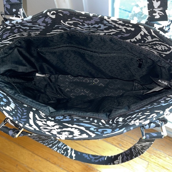 Vera Bradley Glenna black and white floral bag. NWT. - Picture 5 of 8